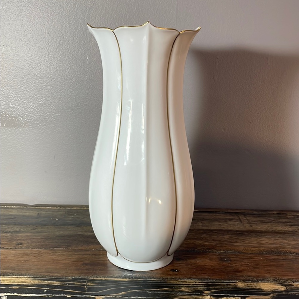 Kaiser German made vase white and gold.  Very classy and simple - VINTAGE 2/1102